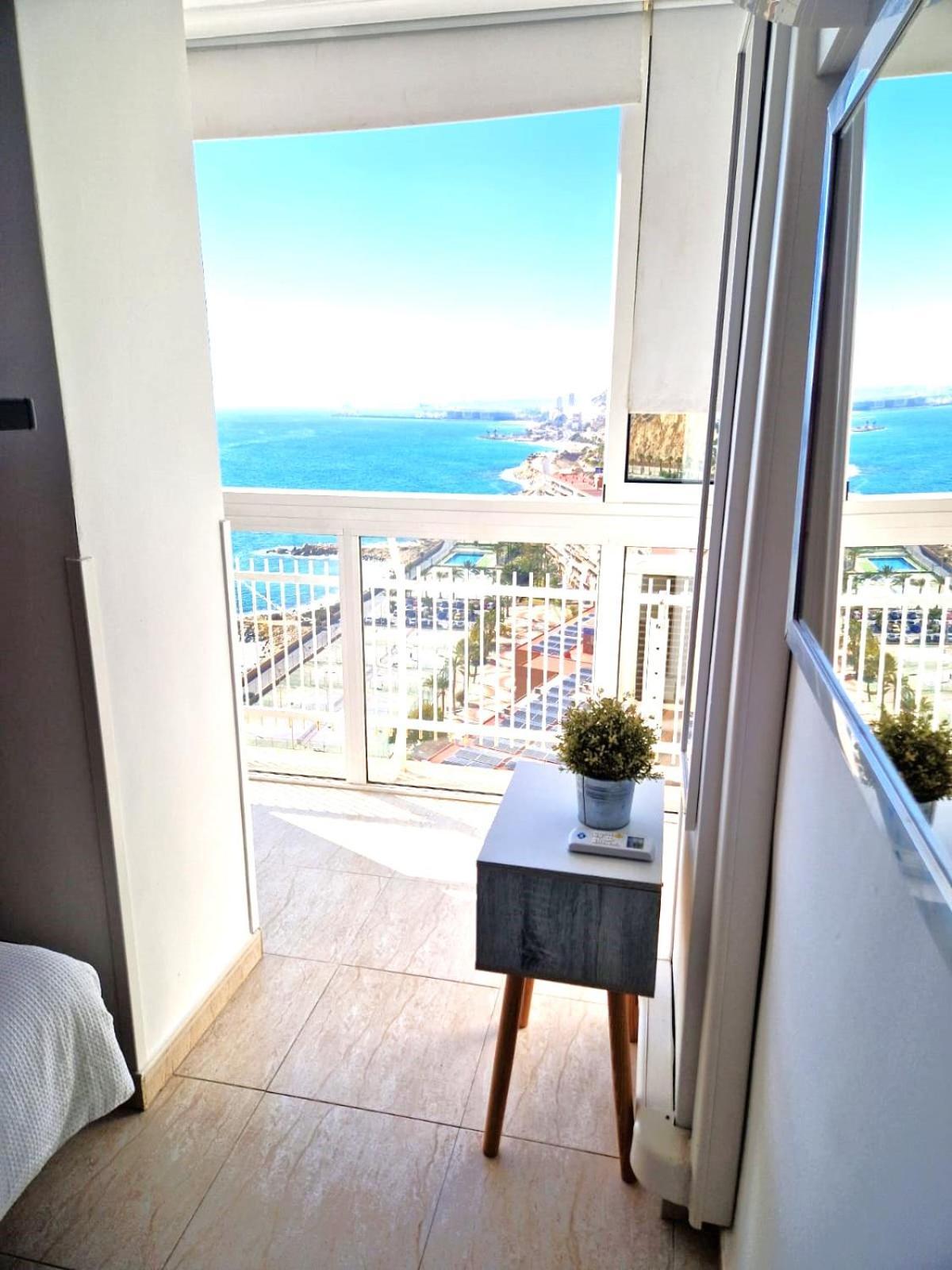 Vistas Al Mar. Gran Salon. Playa A 1 Minuto. Wifi Apartment Alicante Exterior photo