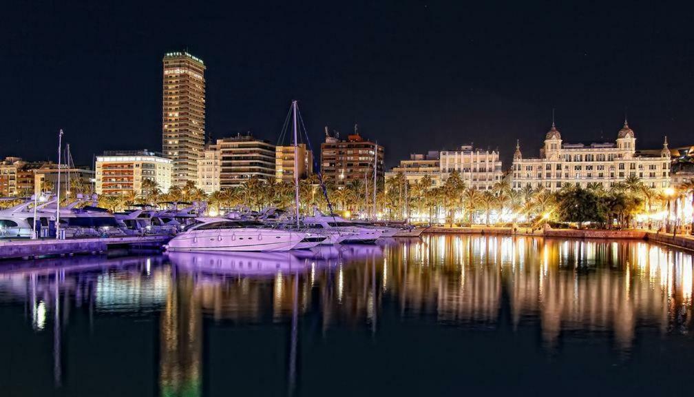 Vistas Al Mar. Gran Salon. Playa A 1 Minuto. Wifi Apartment Alicante Exterior photo